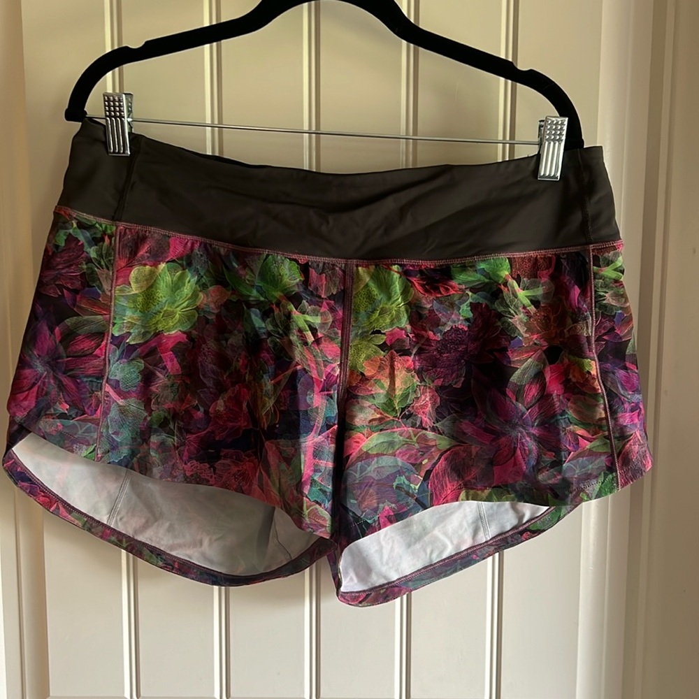 Lululemon, Women’s Size 10, 4” Speed Up shorts
